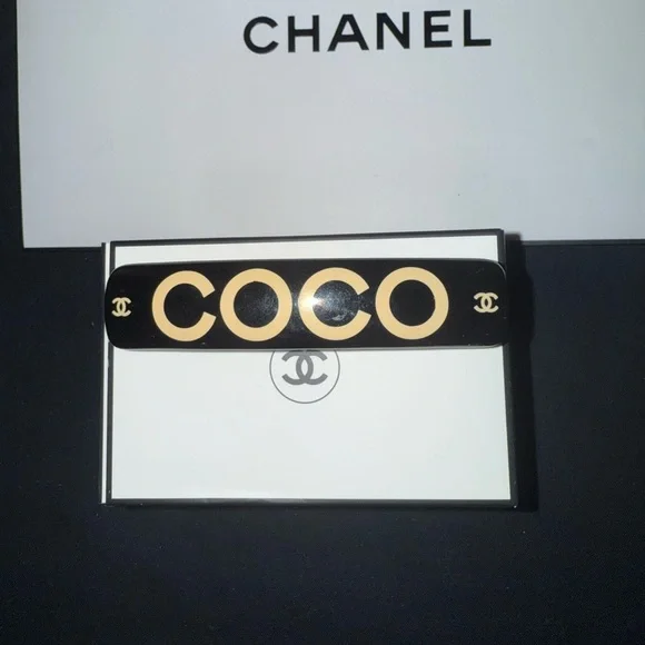 CHANEL Black and Cream COCO Hair Clip display picture 2
